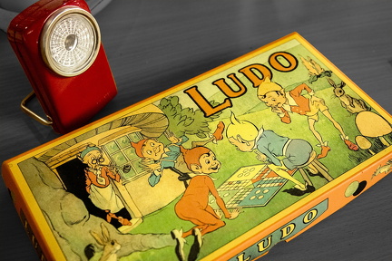 Hvad skal vi lege, spør' vi hinanden.  (A. Utoft)