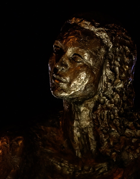 Broncestatue Ole H.jpg