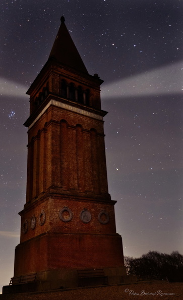 Kigger efter flere ufoer.jpg