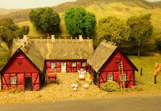 Snemand som er på gård-sommerferie