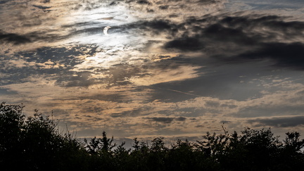 Halv sol over Løkken